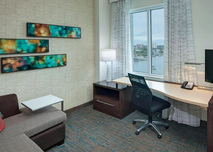 Hotel By Marriott Clearwater 3*