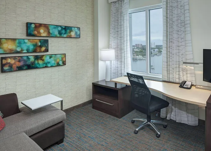 Hotel By Marriott Clearwater 3*