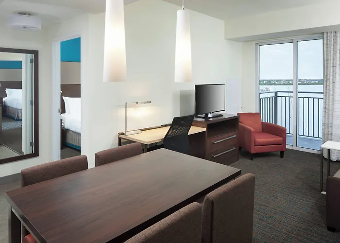 Hotel By Marriott Clearwater 3*