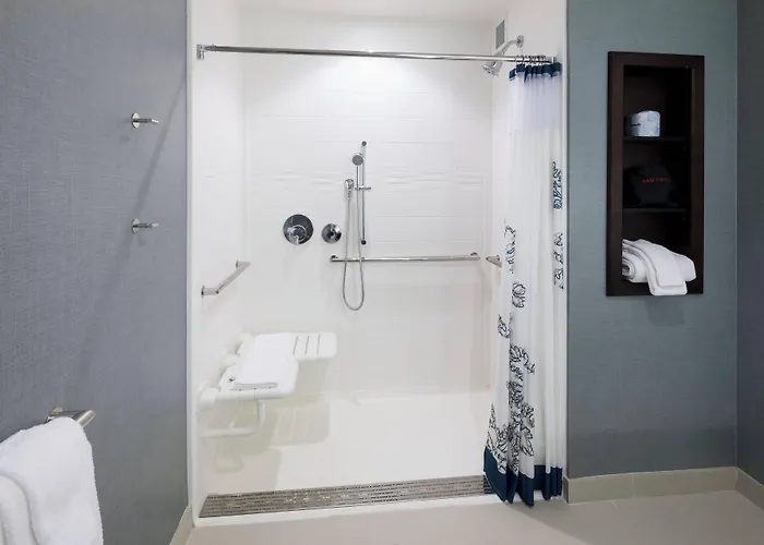 Hotel By Marriott Clearwater 3*