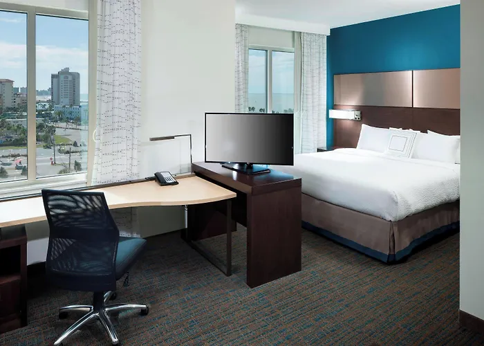 Hotel By Marriott Clearwater 3*